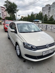 Volkswagen Polo 2011  1,6 .  ()