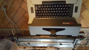 Продается электрическая пишущая машинка daro202 (Фото)